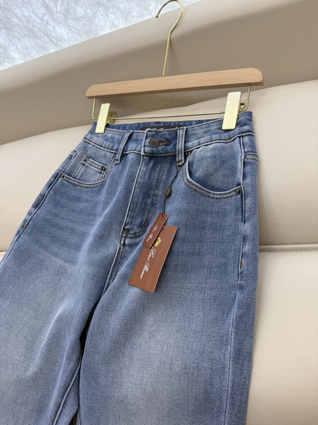 NZ004#新款牛仔裤⚠️。
Lp🆕 水洗 修身牛仔裤 浅蓝色 26/27/28/29