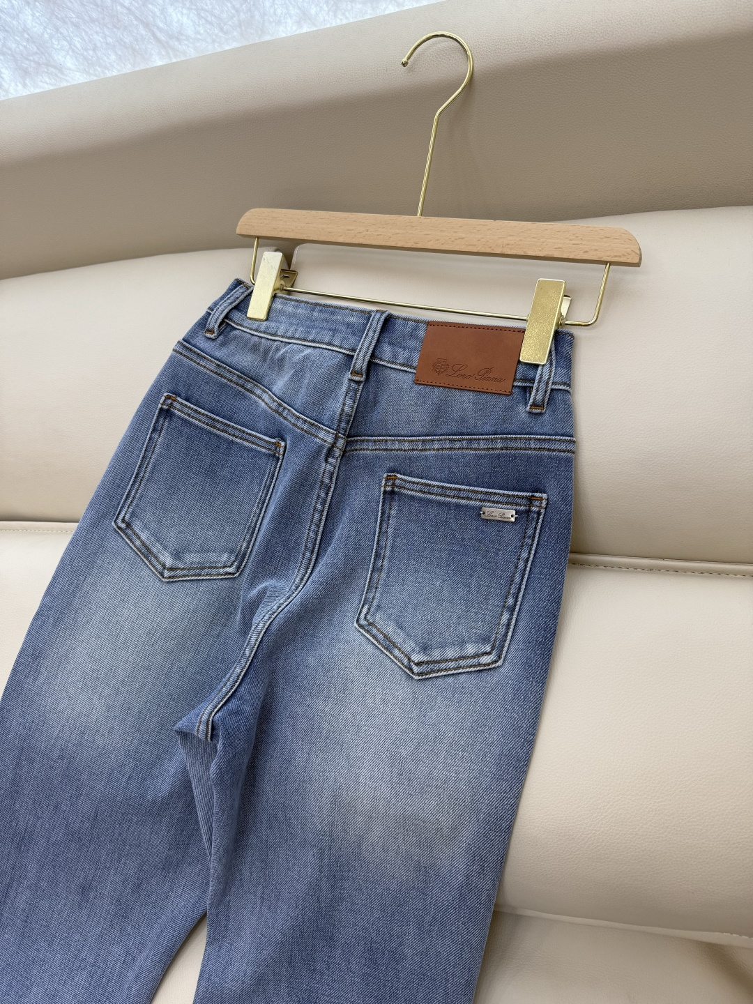 NZ004#新款牛仔裤⚠️。
Lp🆕 水洗 修身牛仔裤 浅蓝色 26/27/28/29