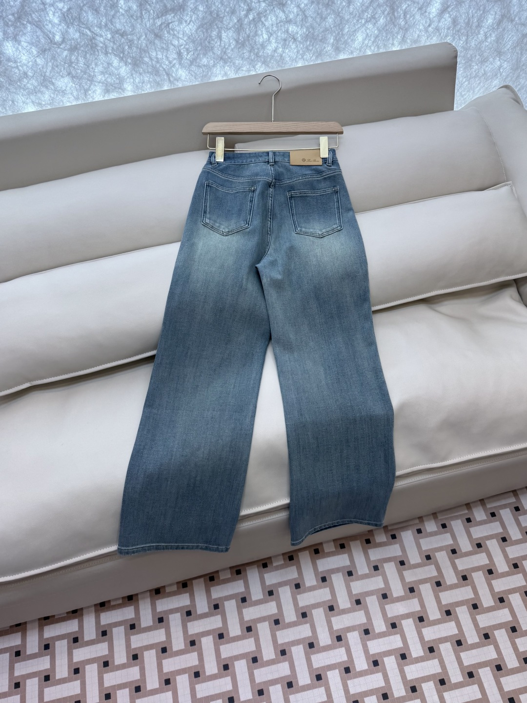 NZ007#新款牛仔裤⚠️。
Lp🆕 绣花logo 直筒 水洗 牛仔裤 浅蓝色 26/27/28/29