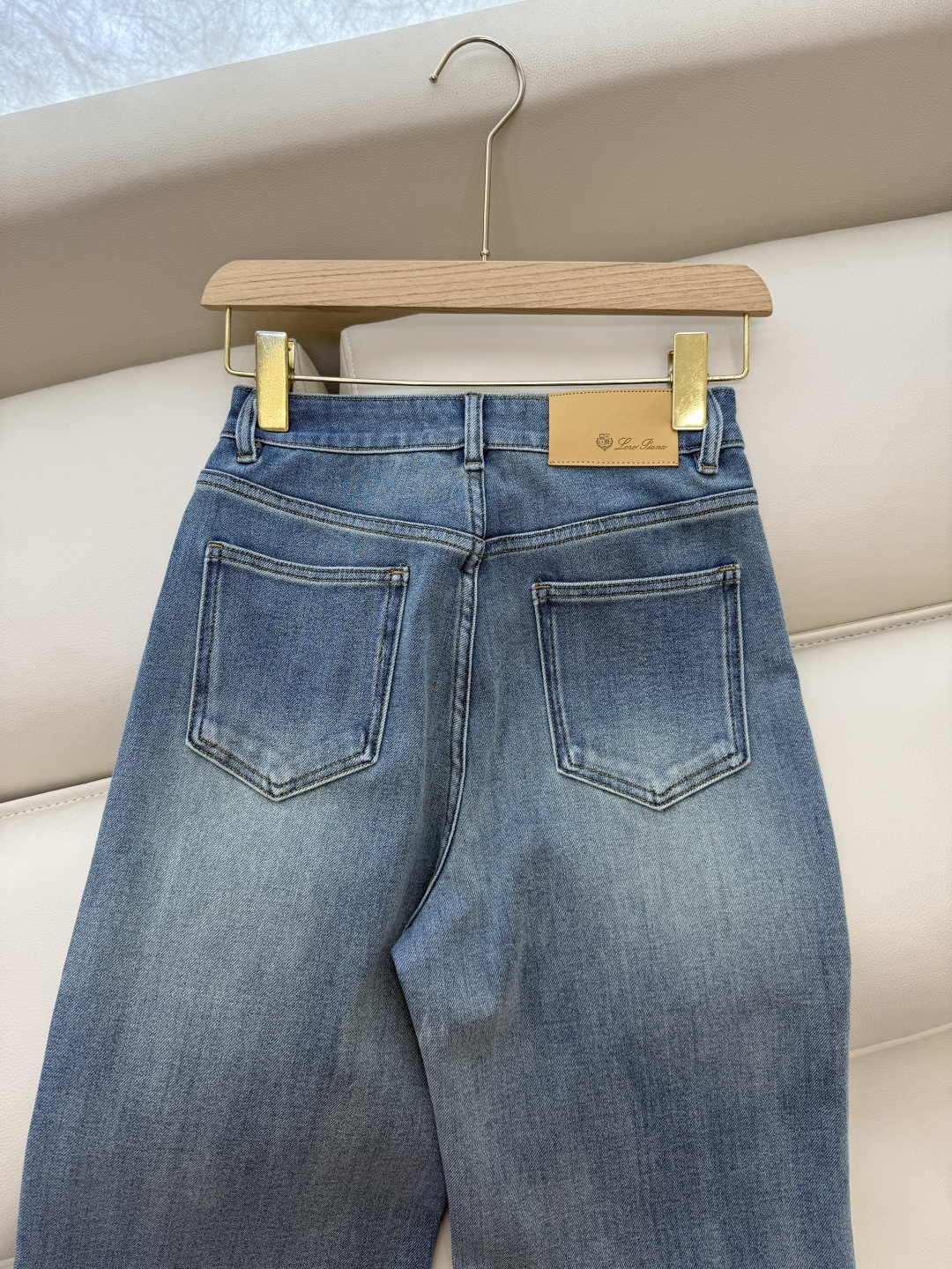 NZ007#新款牛仔裤⚠️。
Lp🆕 绣花logo 直筒 水洗 牛仔裤 浅蓝色 26/27/28/29