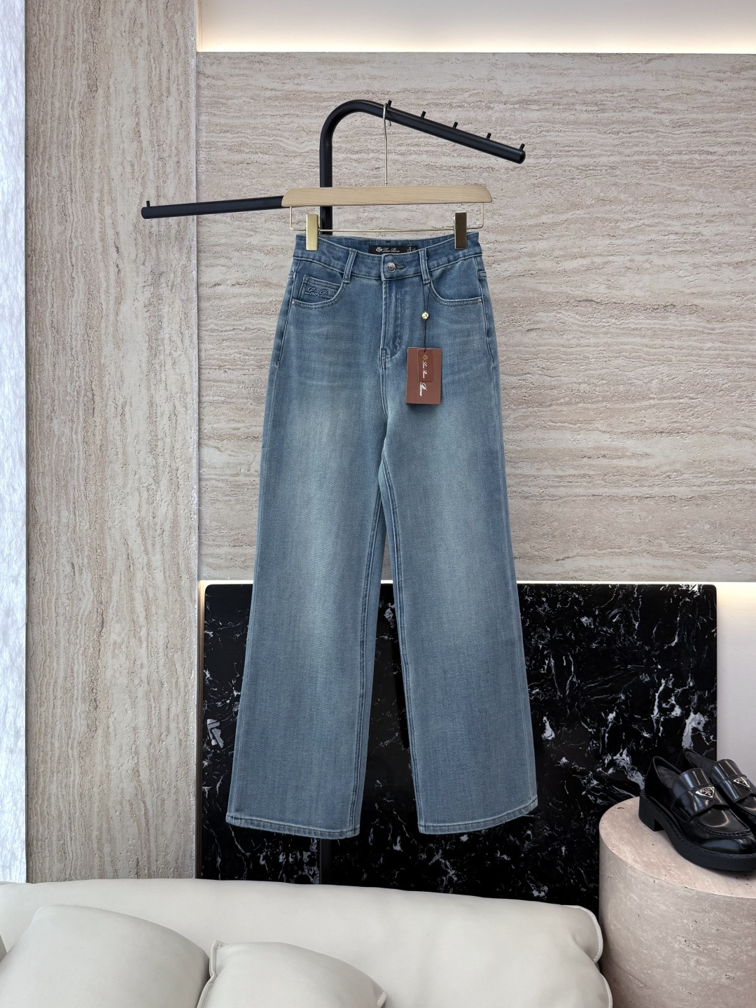 NO:443965,NZ007# new style jeans LP embroidered logo straight wash jeans light blue 26/27/28/29,,loro piano,jeans,alexander wang19860909NZ007#新款牛仔裤 LP 绣花logo 直筒 水洗 牛仔裤 浅蓝色 26/27/28/29,,loro piana,jeans,alexander wang,Women's clothing