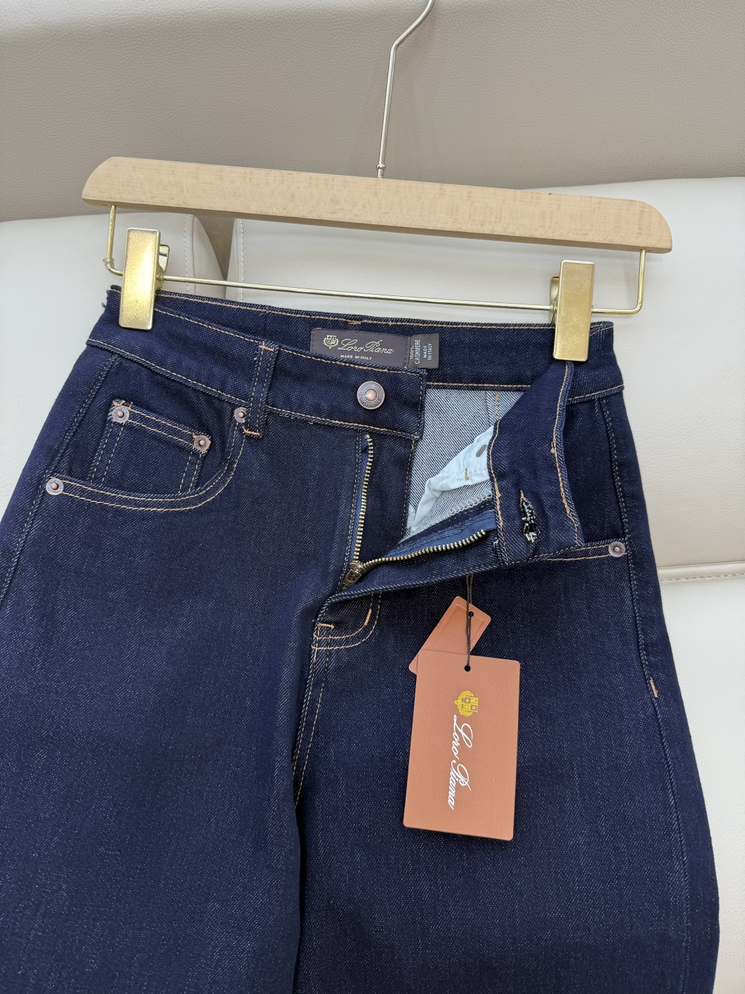 NZ005#新款牛仔裤⚠️。
Lp🆕 明线 绣花logo 直筒 牛仔裤 深蓝色 浅蓝色 26/27/28