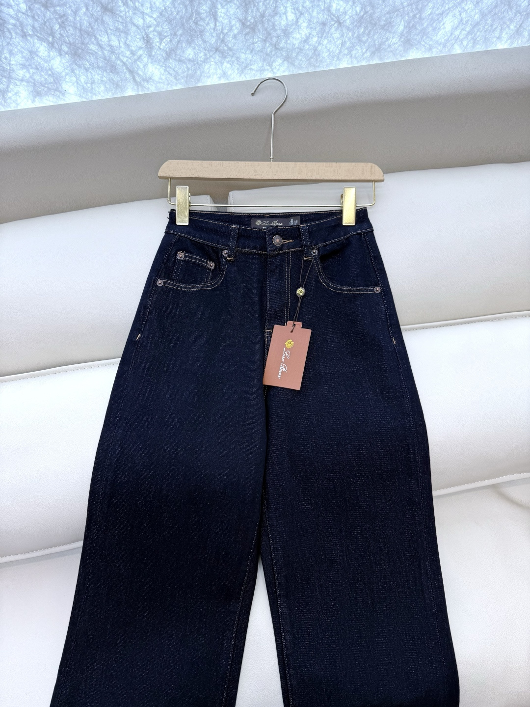 NZ005#新款牛仔裤⚠️。
Lp🆕 明线 绣花logo 直筒 牛仔裤 深蓝色 浅蓝色 26/27/28