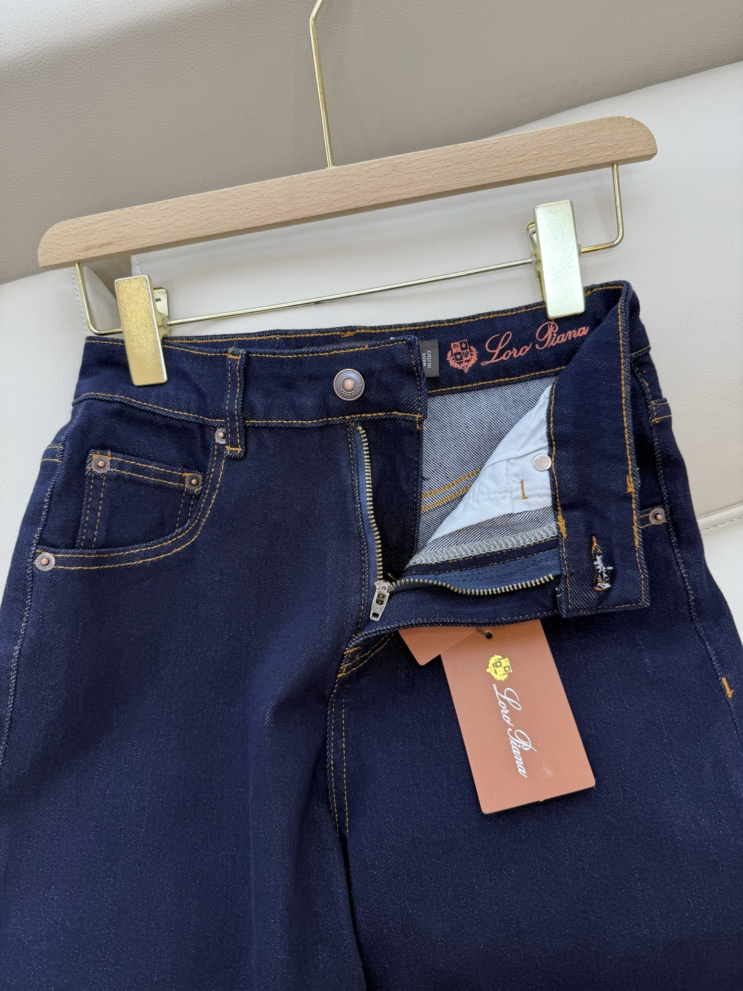 NZ003#新款牛仔裤⚠️。
Lp🆕 明线 直筒 牛仔裤 深蓝色 26/27/28/29