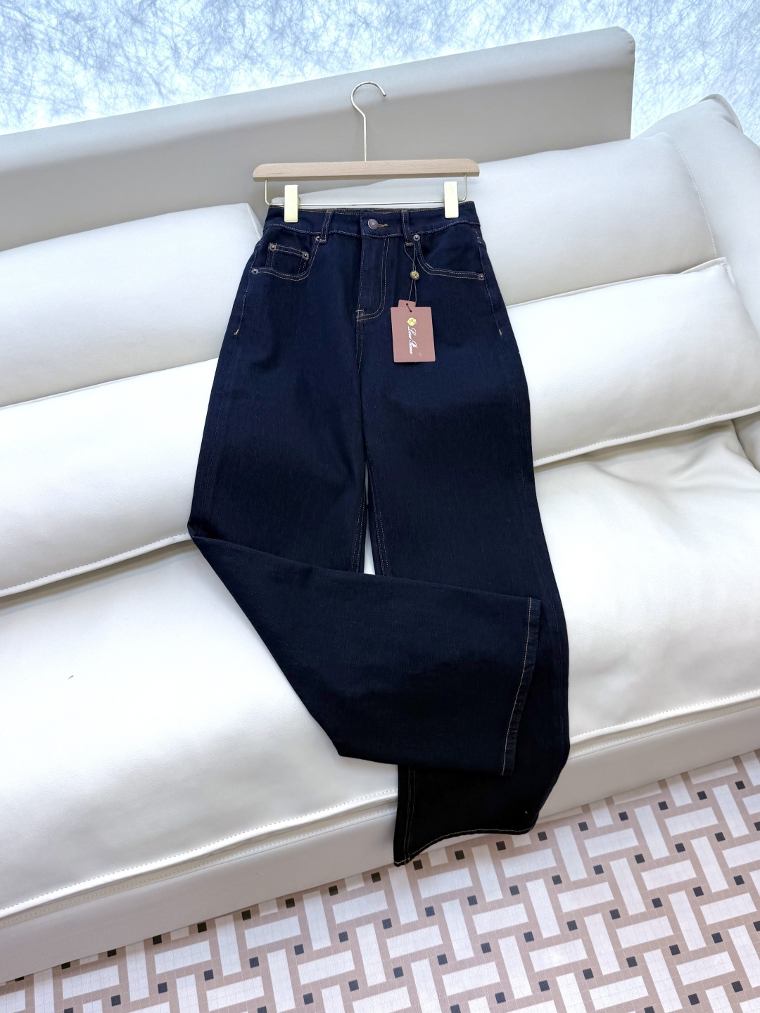 NZ003#新款牛仔裤⚠️。
Lp🆕 明线 直筒 牛仔裤 深蓝色 26/27/28/29