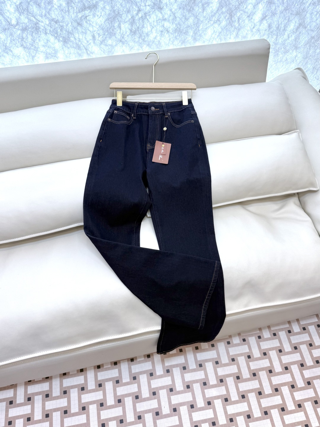 NZ002#新款牛仔裤⚠️。
Lp🆕 明线 修身牛仔裤 深蓝色 26/27/28/29