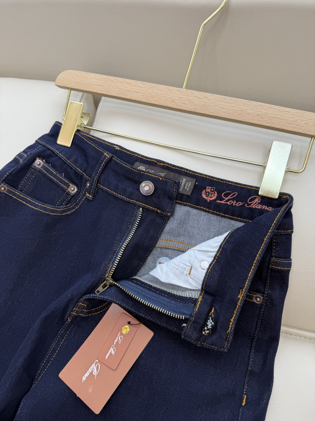NZ002#新款牛仔裤⚠️。
Lp🆕 明线 修身牛仔裤 深蓝色 26/27/28/29