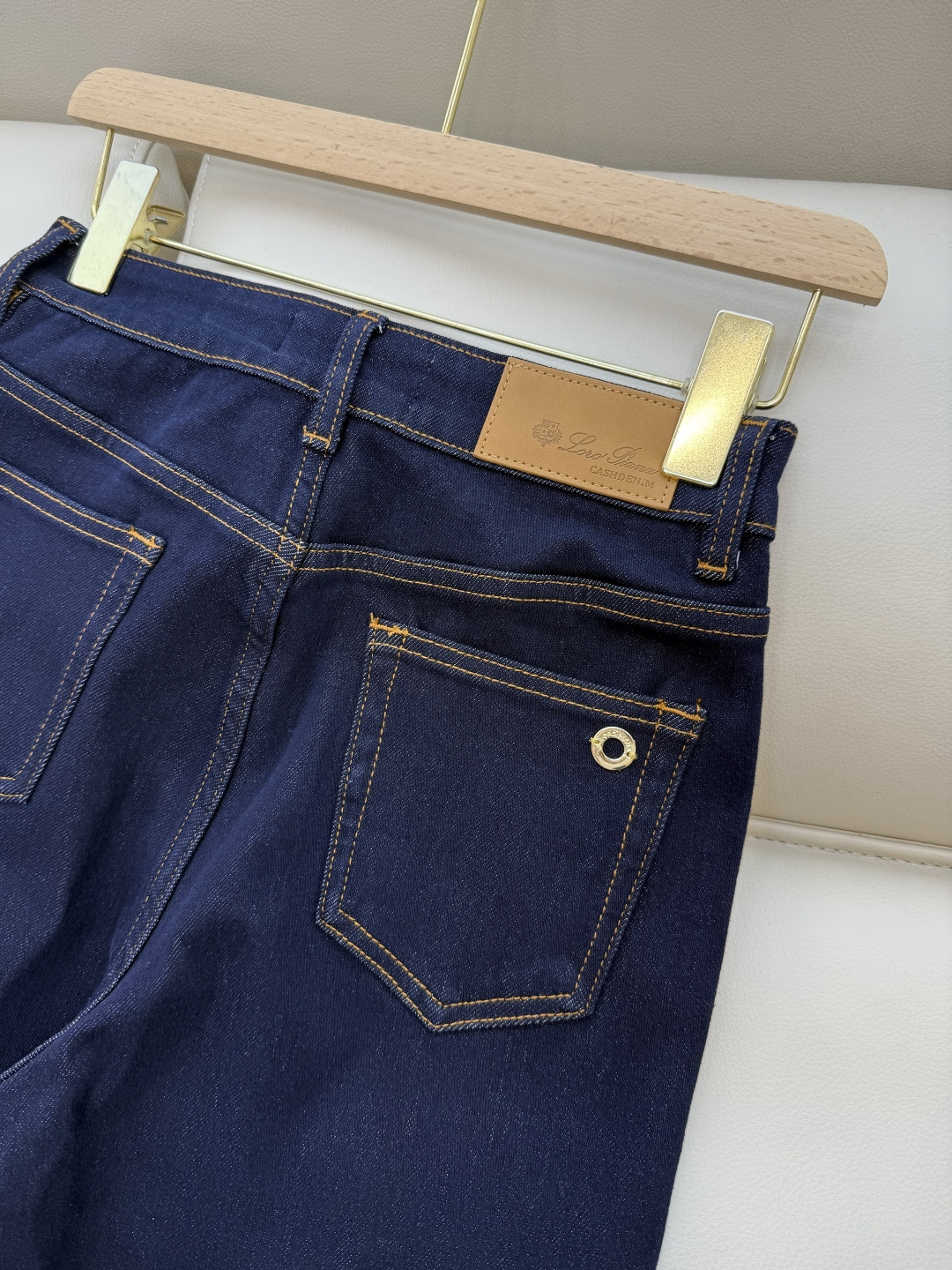 NZ002#新款牛仔裤⚠️。
Lp🆕 明线 修身牛仔裤 深蓝色 26/27/28/29