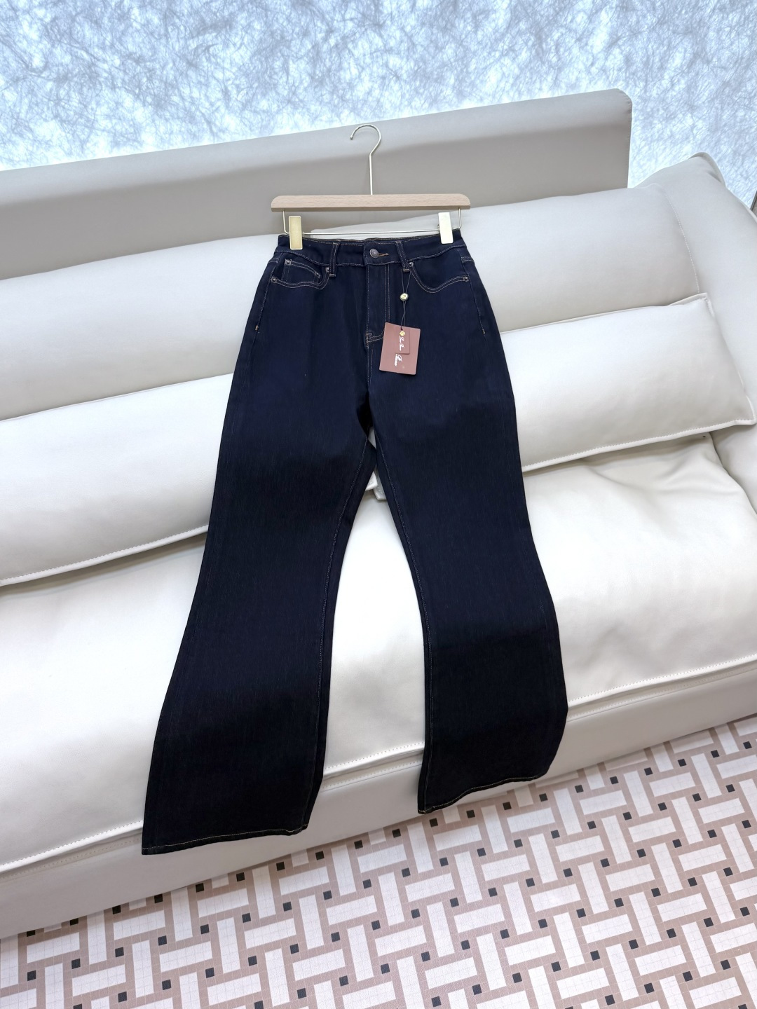 NZ002#新款牛仔裤⚠️。
Lp🆕 明线 修身牛仔裤 深蓝色 26/27/28/29