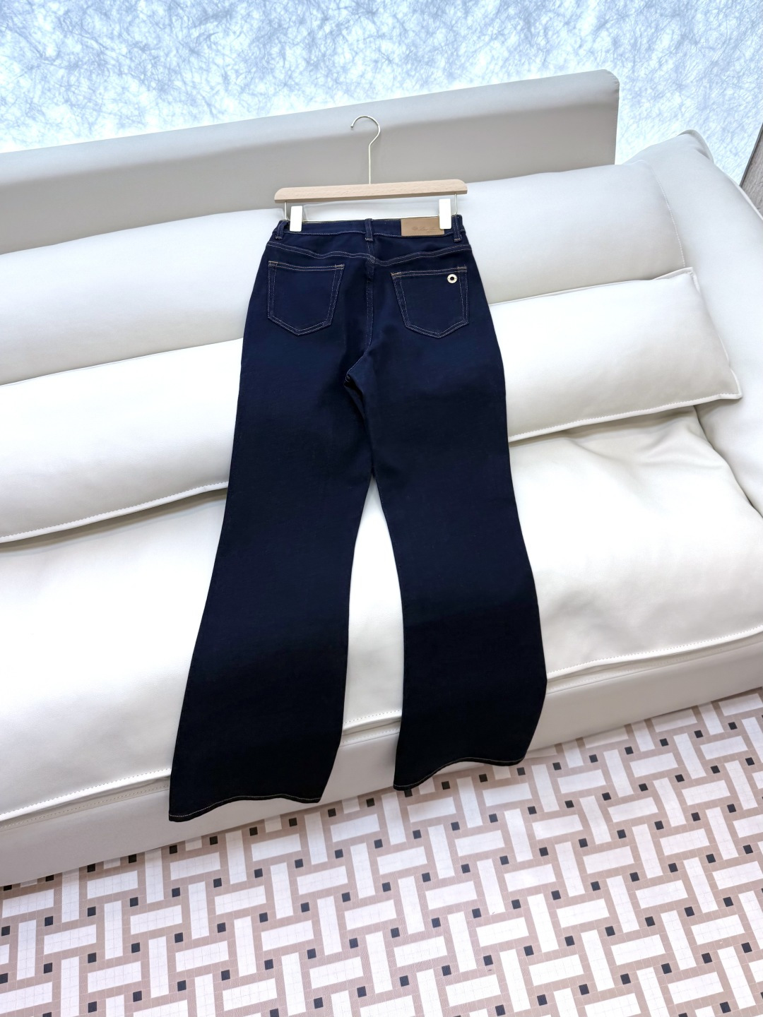 NZ002#新款牛仔裤⚠️。
Lp🆕 明线 修身牛仔裤 深蓝色 26/27/28/29