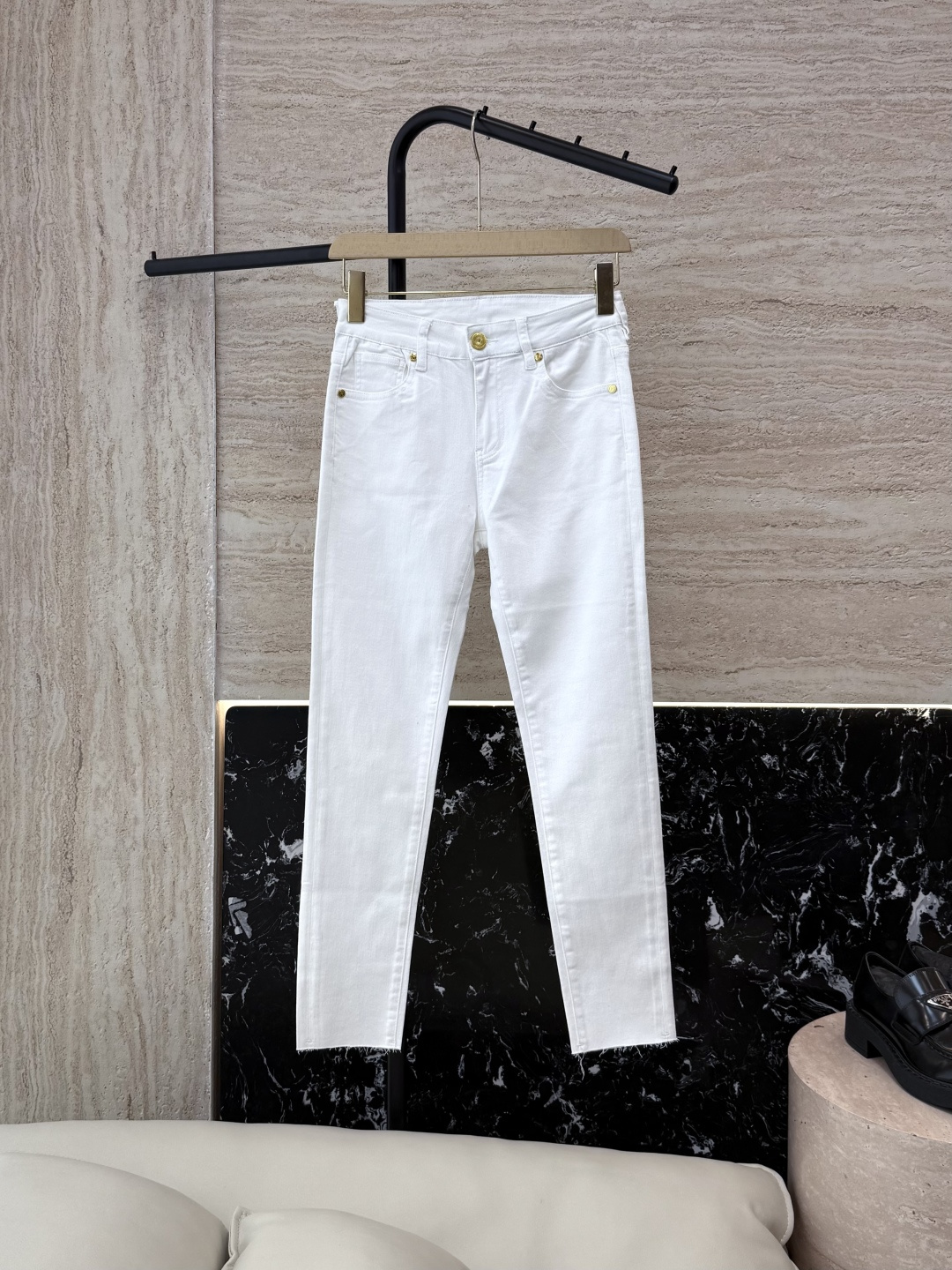 NO:444003,NZ001# new style jeans H home heavy industry embroidery small foot jeans white 26/27/28/29,,jeans,alexander wang19860909NZ001#新款牛仔裤 H家 重工刺绣 小脚牛仔裤 白色 26/27/28/29,,jeans,alexander wang,Women's clothing