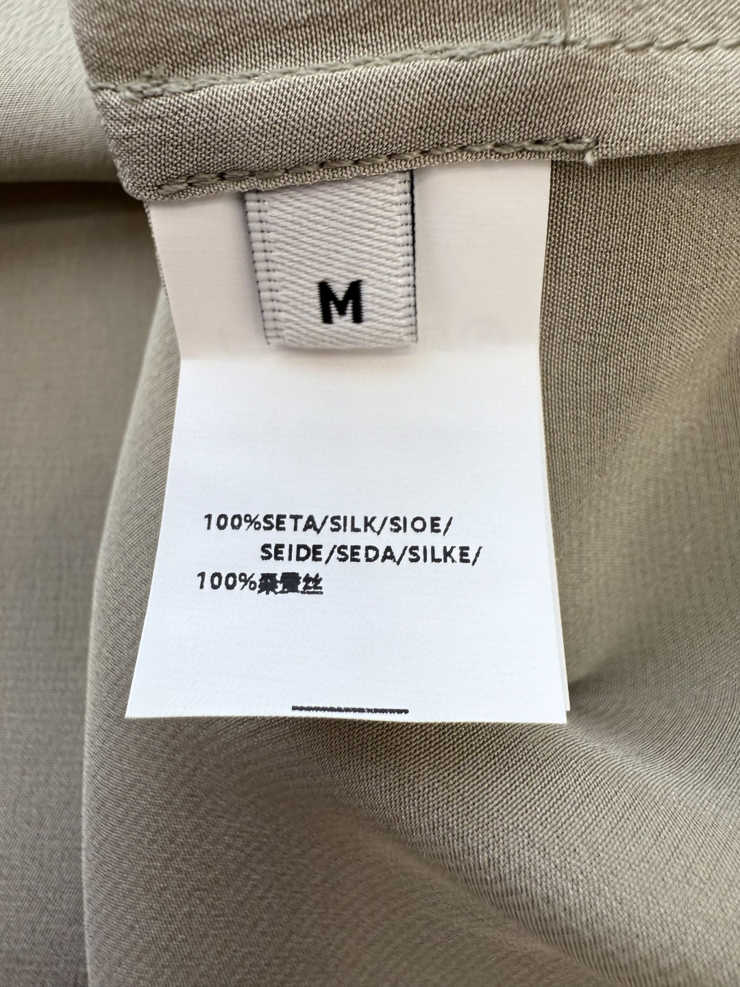 LZ25058#新款衬衫💕BC 全手工订珠花袖口 100% 桑蚕丝 长袖衬衫 两色 SML