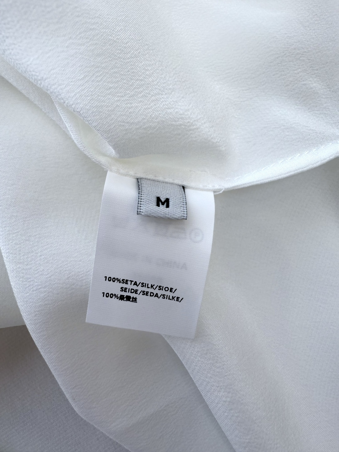 LZ25058#新款衬衫💕BC 全手工订珠花袖口 100% 桑蚕丝 长袖衬衫 两色 SML