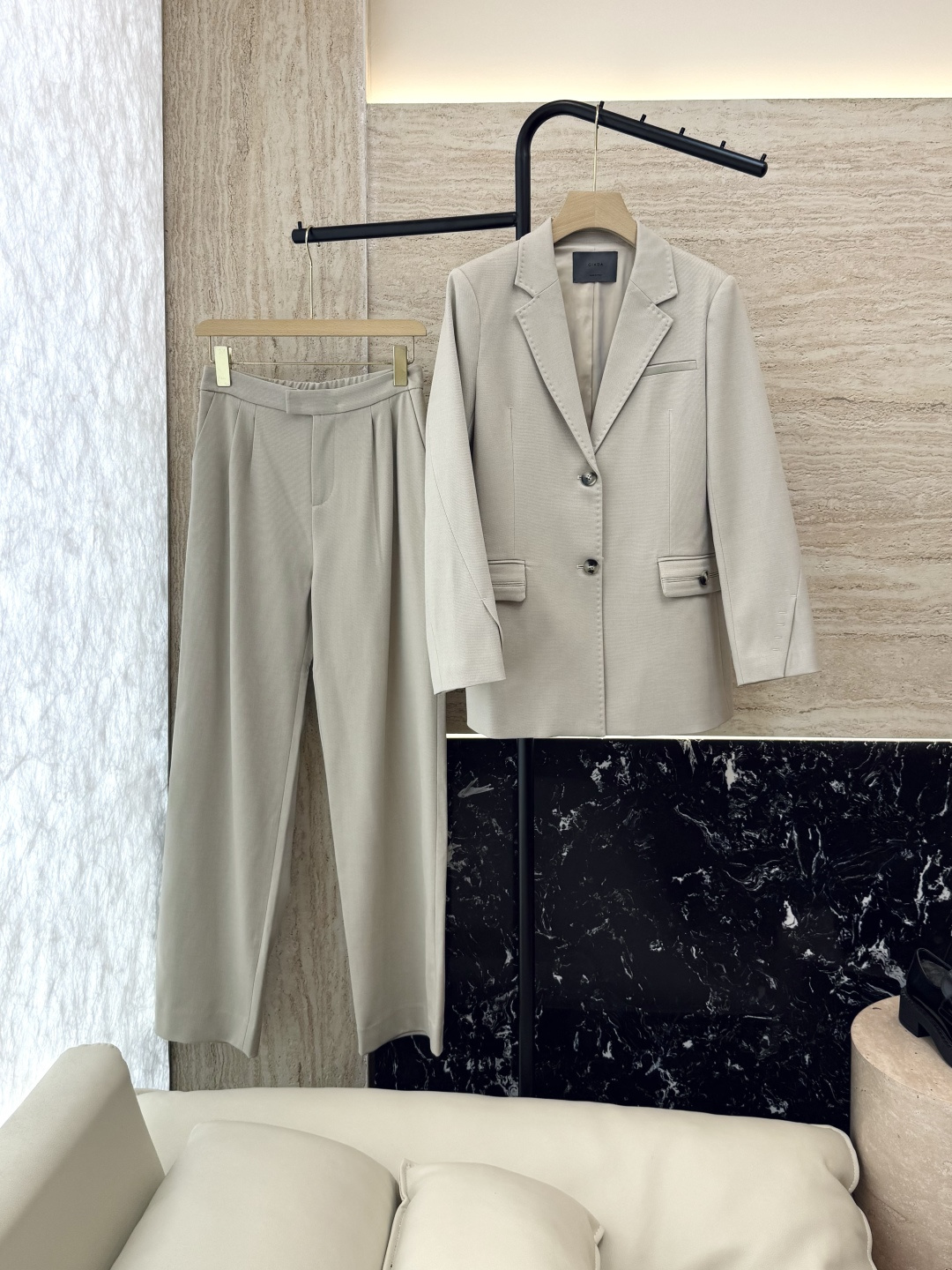 NO:446803,TF082# new suit GIADA 30 wool long-sleeved suit jacket trousers suit two colors 36/38/40/42,,tom ford,jackets & coats,business suit,alexander wang19860909TF082#新款套装 GIADA迦达 30羊毛 长袖西装外套 长裤 套装 两色 36/38/40/42,,tom ford,jackets & coats,business suit,alexander wang,Women's clothing