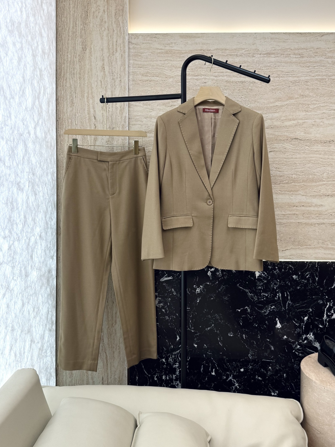 NO:446785,TF8001# new suit Max mara 60 wool long-sleeved suit jacket trousers suit black khaki 36/38/40/42,,tom ford,jackets & coats,business suit,alexander wang19860909TF8001#新款套装 Max mara 60羊毛 长袖西装外套 长裤 套装 黑色 卡其色 36/38/40/42,,tom ford,jackets & coats,business suit,alexander wang,Women's clothing