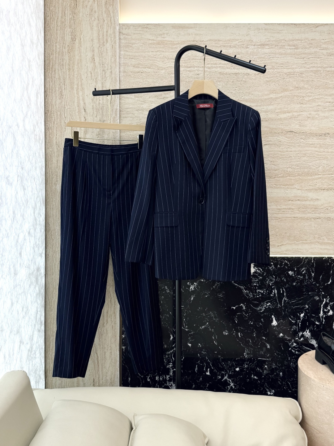 NO:446789,TF001# new suit Max mara 37 wool striped print Long sleeve suit jacket trousers suit Navy 36/38/40/42,,tom ford,jackets & coats,business suit,alexander wang19860909TF001#新款套装 Max mara 37羊毛 条纹印花 长袖西装外套 长裤 套装 藏青色 36/38/40/42,,tom ford,jackets & coats,business suit,alexander wang,Women's clothing