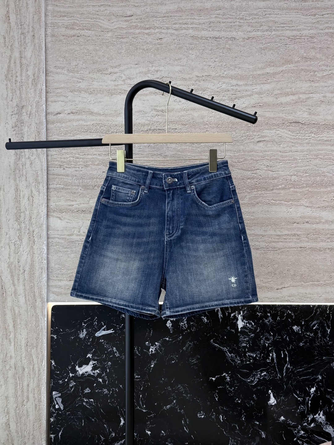 NO:446826,CX0122# new shorts Dior butterfly letter embroidery denim shorts 26/27/28/29/30,,dior,shorts,alexander wang19860909CX0122#新款短裤 Dior 蝴蝶字母刺绣 牛仔短裤 26/27/28/29/30,,dior,shorts,alexander wang,Women's clothing