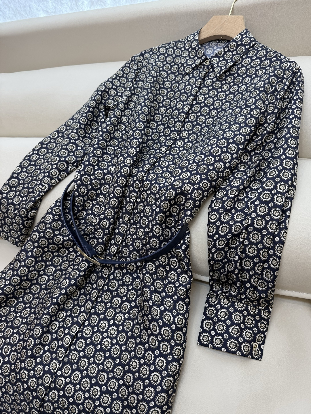 BS963#新款连衣裙💕Max 配腰带 100% 斜纹真丝印花 长袖 连衣裙 黑色 蓝色 36/38/4