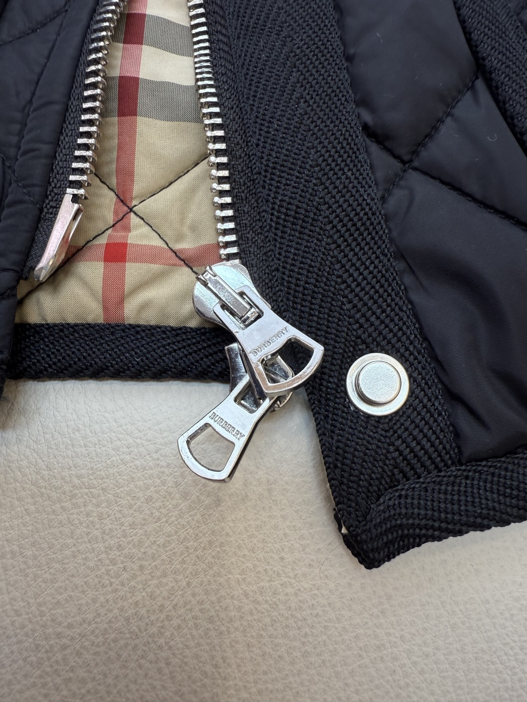 LF017#新款棉服⚠️。
Bur 巴宝莉格纹内里 长袖棉衣 黑色 杏色 
SMLXL