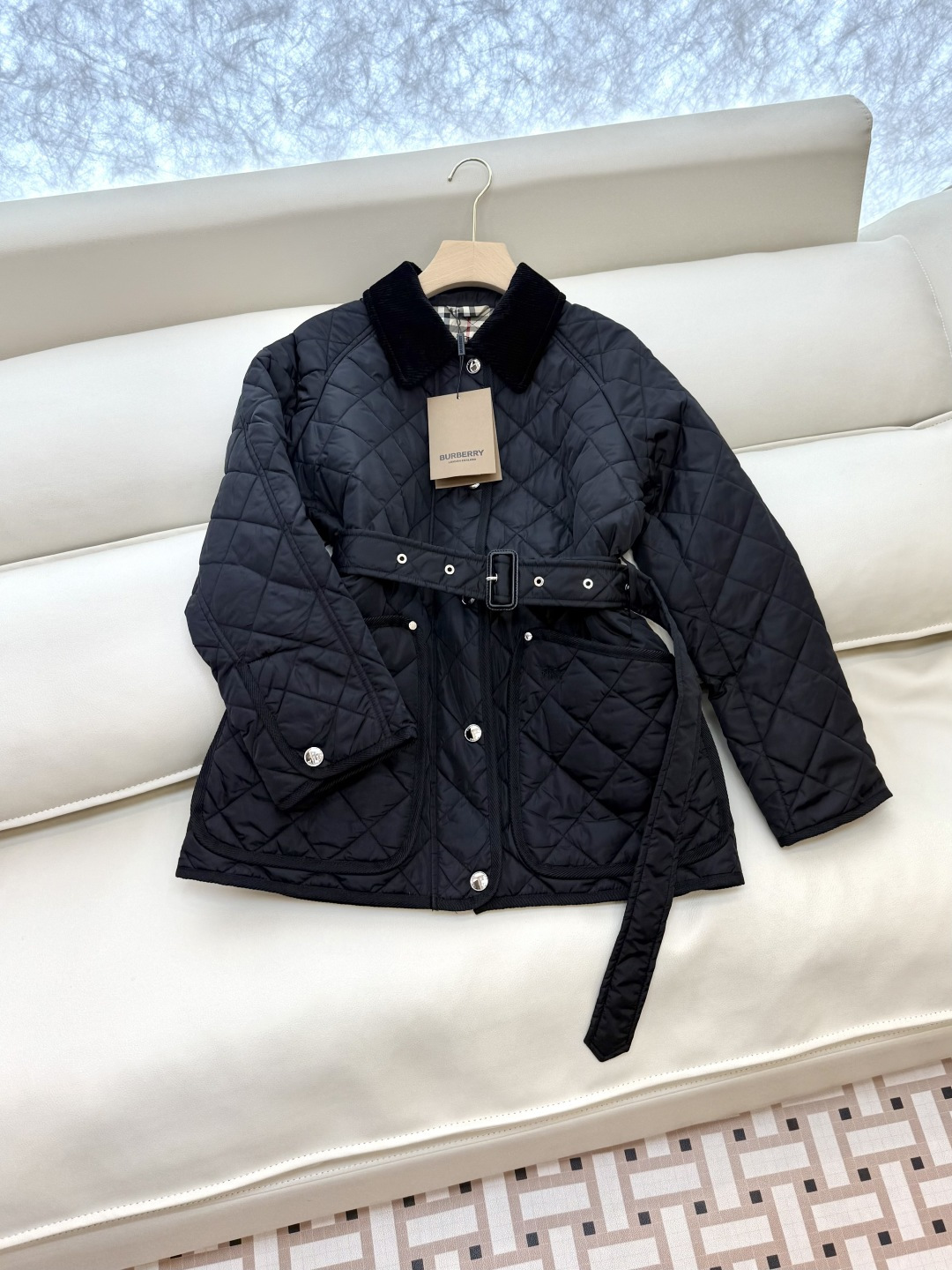 LF017#新款棉服⚠️。
Bur 巴宝莉格纹内里 长袖棉衣 黑色 杏色 
SMLXL