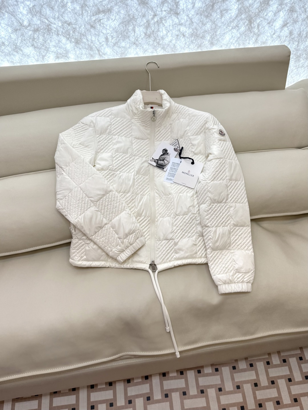 NO:458249,TZ125# Mon masked top version 90 white goose down plaid stand collar down jacket black white 1/2/3,,Moncler, down jacket,alexander wang19860909TZ125# Mon 蒙口 顶级版本 90 白鹅绒 格纹 立领羽绒服 黑色 白色 1/2/3,,Moncler,down jacket,alexander wang,Women's clothing