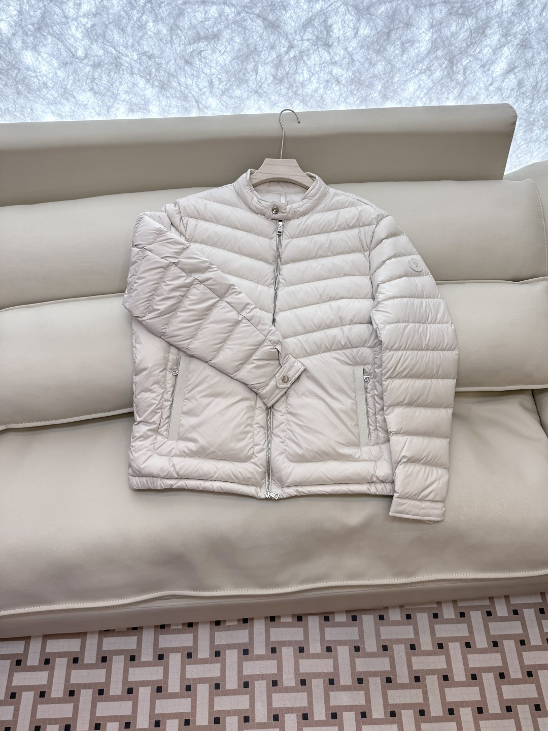 NO:458303,TZ89# Mon masked top style, same style for men and women 90 white goose down jacket, off-white 1/2/3/4,,Moncler, down jacket,alexander wang19860909TZ89# Mon 蒙口顶级 男女同款 90白鹅绒 羽绒服 米白色 1/2/3/4,,Moncler,down jacket,alexander wang,Women's clothing