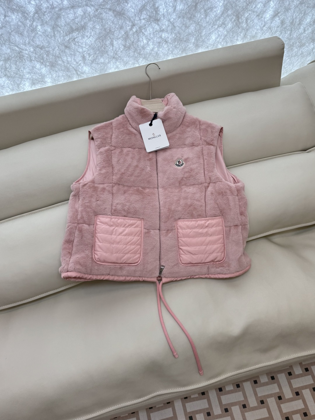 NO:458265,TZ111# Special Mon masked top version Teddy velvet velvet 90 white goose down vest black 1/2/3 pink 1/2/3 white 1/3 size, Moncler, down jacket, alexander wang19860909TZ111#特 Mon 蒙口 顶级版 泰迪绒 丝绒感 90白鹅绒 羽绒马甲 黑色1/2/3 粉色1/2/3 白色1/3码,,Moncler,down jacket,alexander wang,Women's clothing