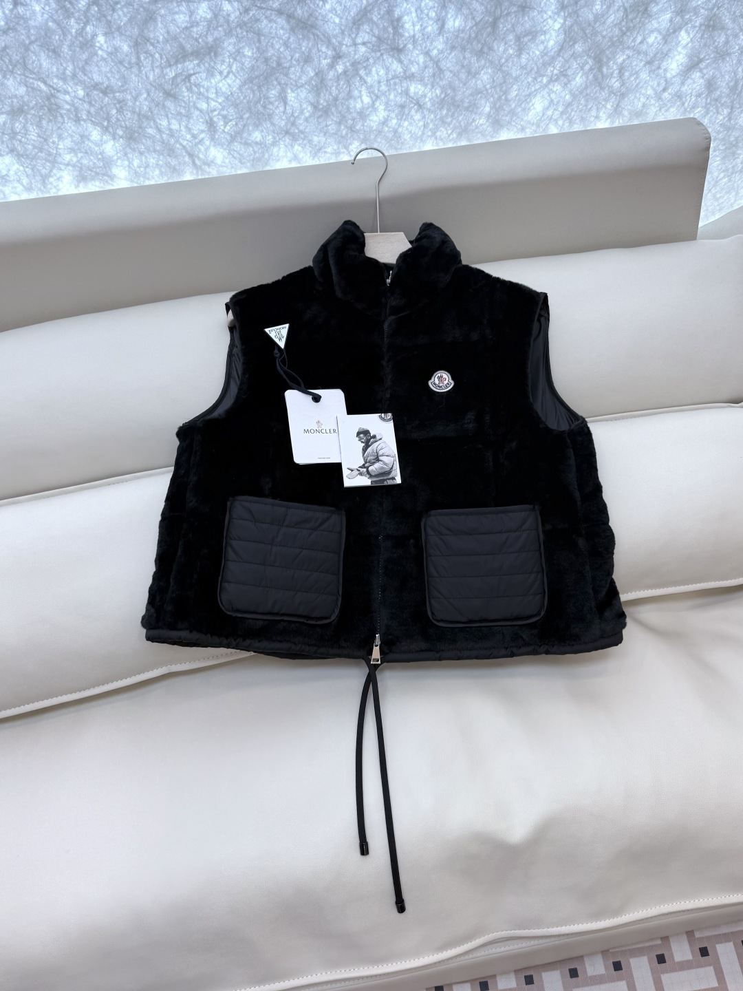 NO:458260,TZ111# Mon masked top version Teddy velvet velvet 90 white goose down vest black 1/2/3 pink 1/2/3 white 1/3 size, Moncler, down jacket, alexander wang19860909TZ111# Mon 蒙口 顶级版 泰迪绒 丝绒感 90白鹅绒 羽绒马甲 黑色1/2/3 粉色1/2/3 白色1/3码,,Moncler,down jacket,alexander wang,Women's clothing