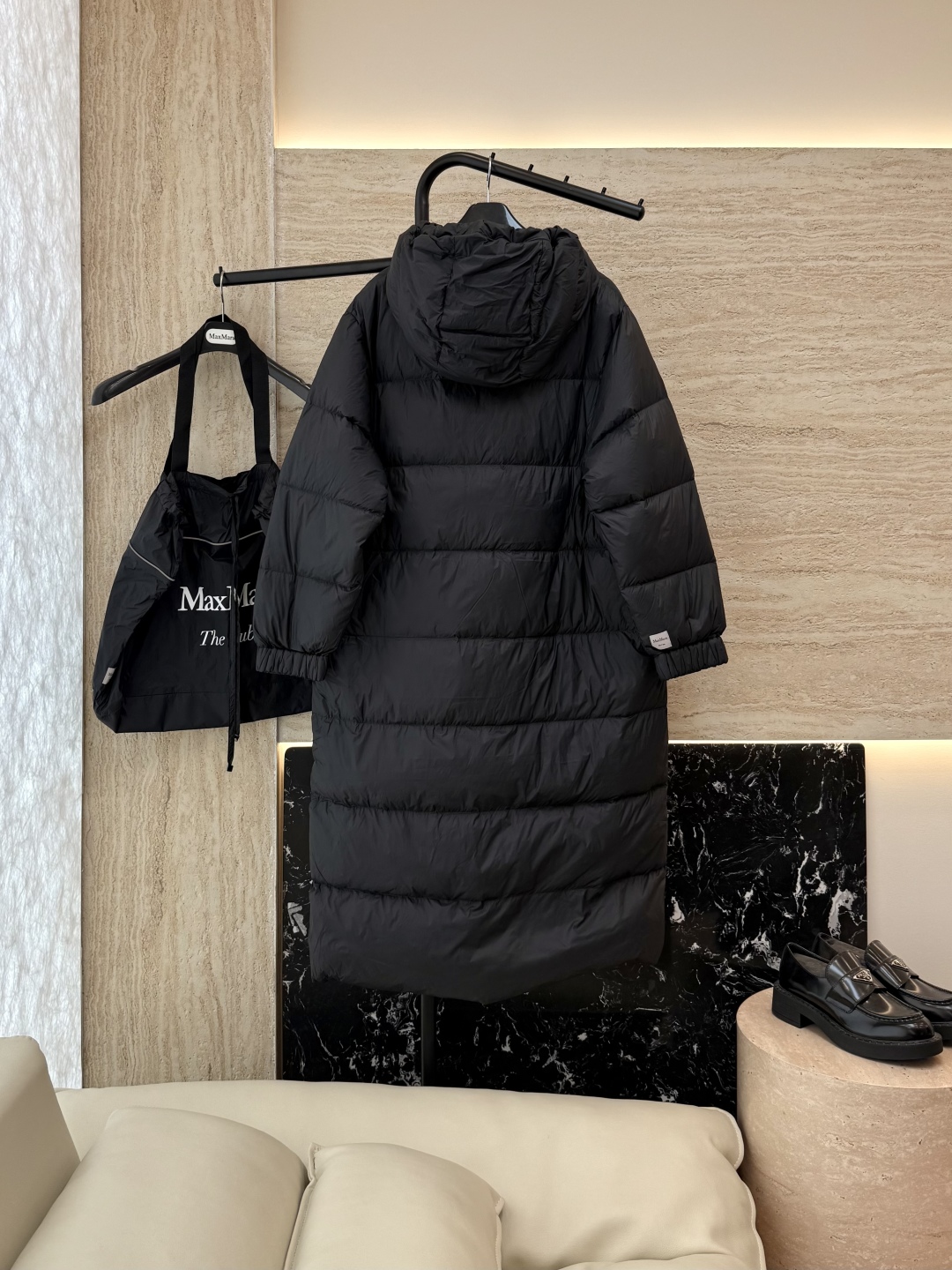 M2955#新款羽绒服⚠️2024。
max mara  配原包装 原标高定版 羽绒长款鹅绒服  90%