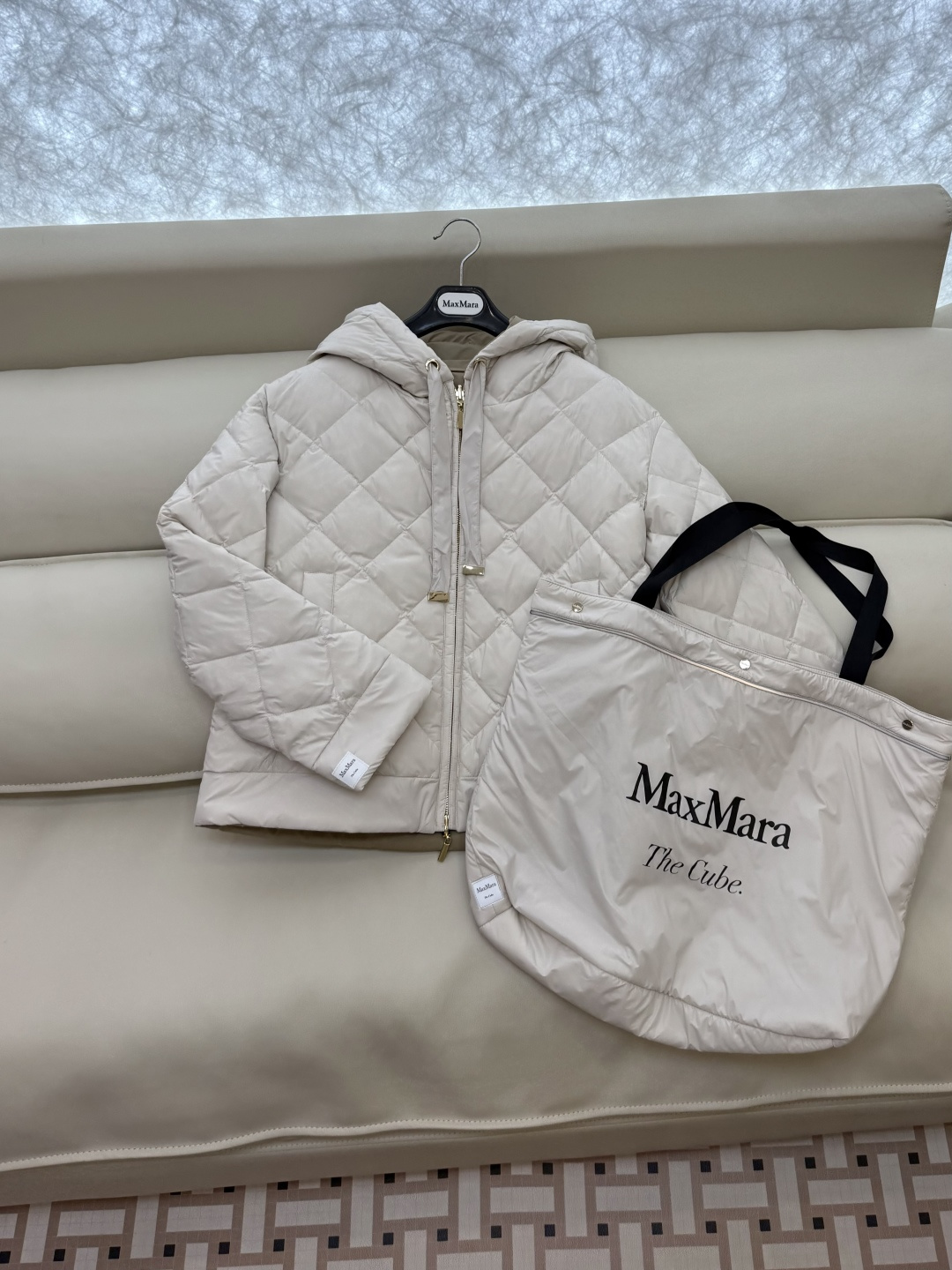 M690#新款羽绒服⚠️🌾 Max 顶级版本 对版 1:1 90% 白鹅绒 菱形格 带帽羽绒服 两面穿 米白色 黑色 3