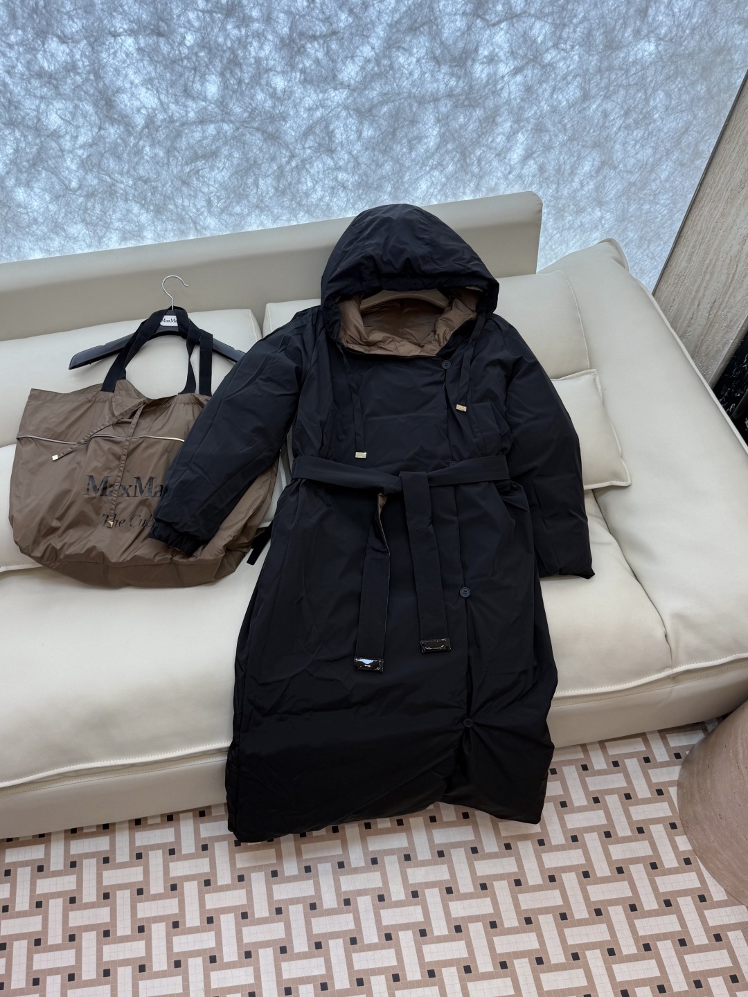 M2161#新款羽绒服⚠️2025。
max mara  配原包装 原标高定版  扣子两面穿 加长90%