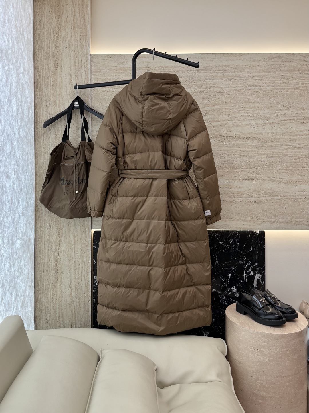 M2161#新款羽绒服⚠️2025。
max mara  配原包装 原标高定版  扣子两面穿 加长90%