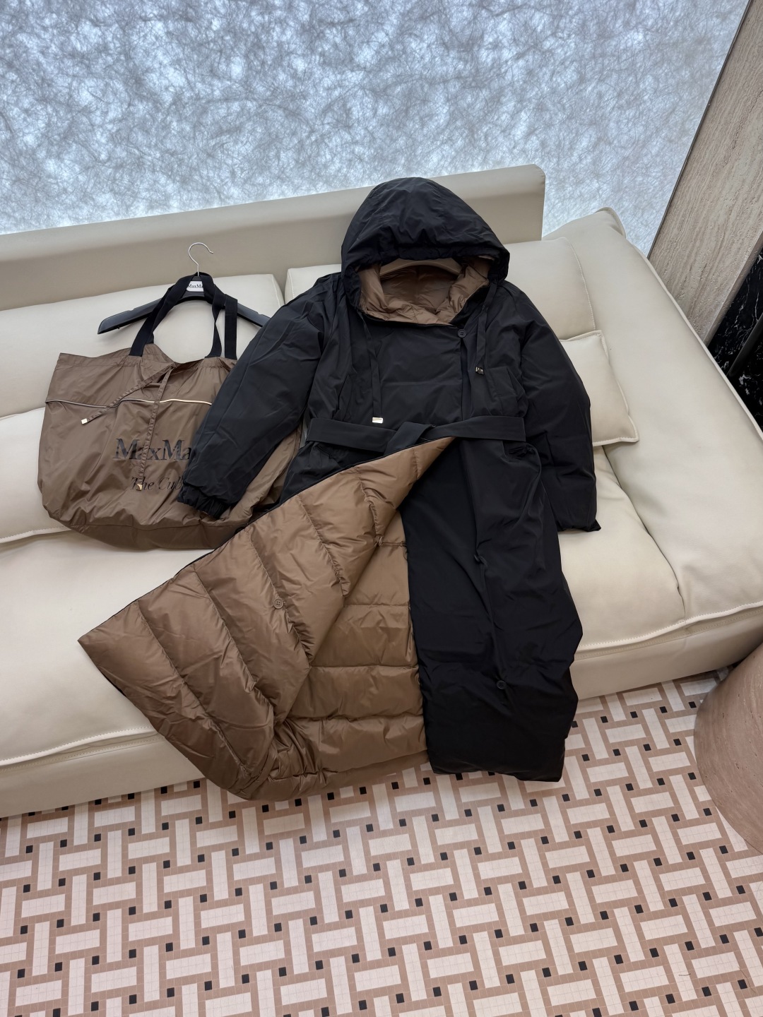 M2161#新款羽绒服⚠️2025。
max mara  配原包装 原标高定版  扣子两面穿 加长90%