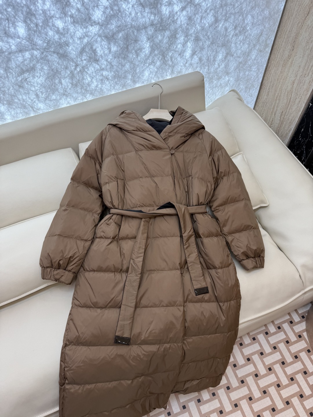 M2161#新款羽绒服⚠️2025。
max mara  配原包装 原标高定版  扣子两面穿 加长90%