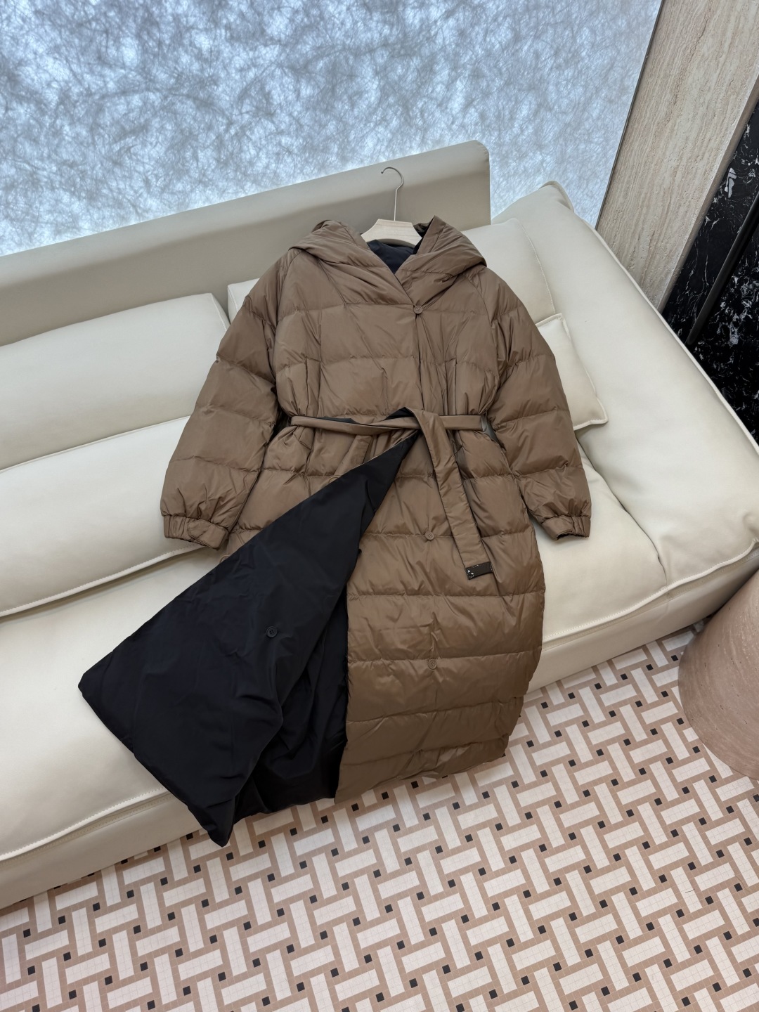 M2161#新款羽绒服⚠️2025。
max mara  配原包装 原标高定版  扣子两面穿 加长90%