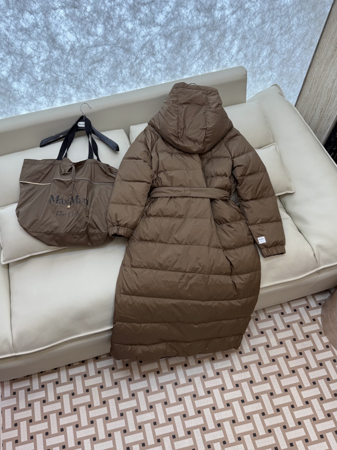 M2161#新款羽绒服⚠️2025。
max mara  配原包装 原标高定版  扣子两面穿 加长90%