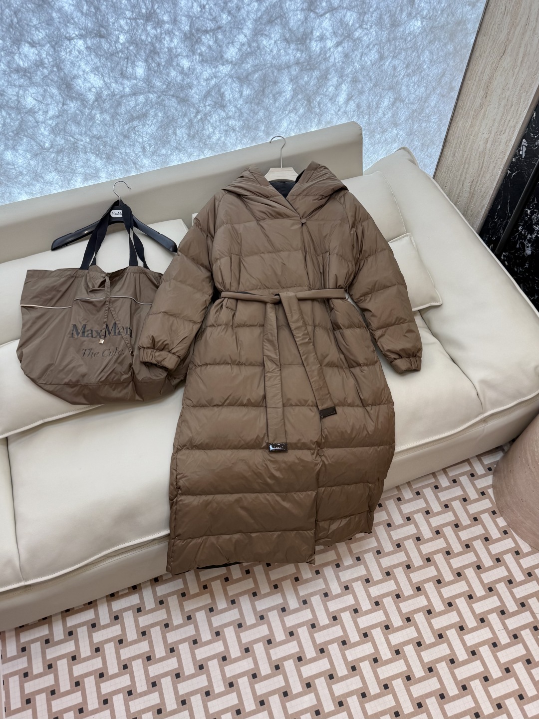 M2161#新款羽绒服⚠️2025。
max mara  配原包装 原标高定版  扣子两面穿 加长90%