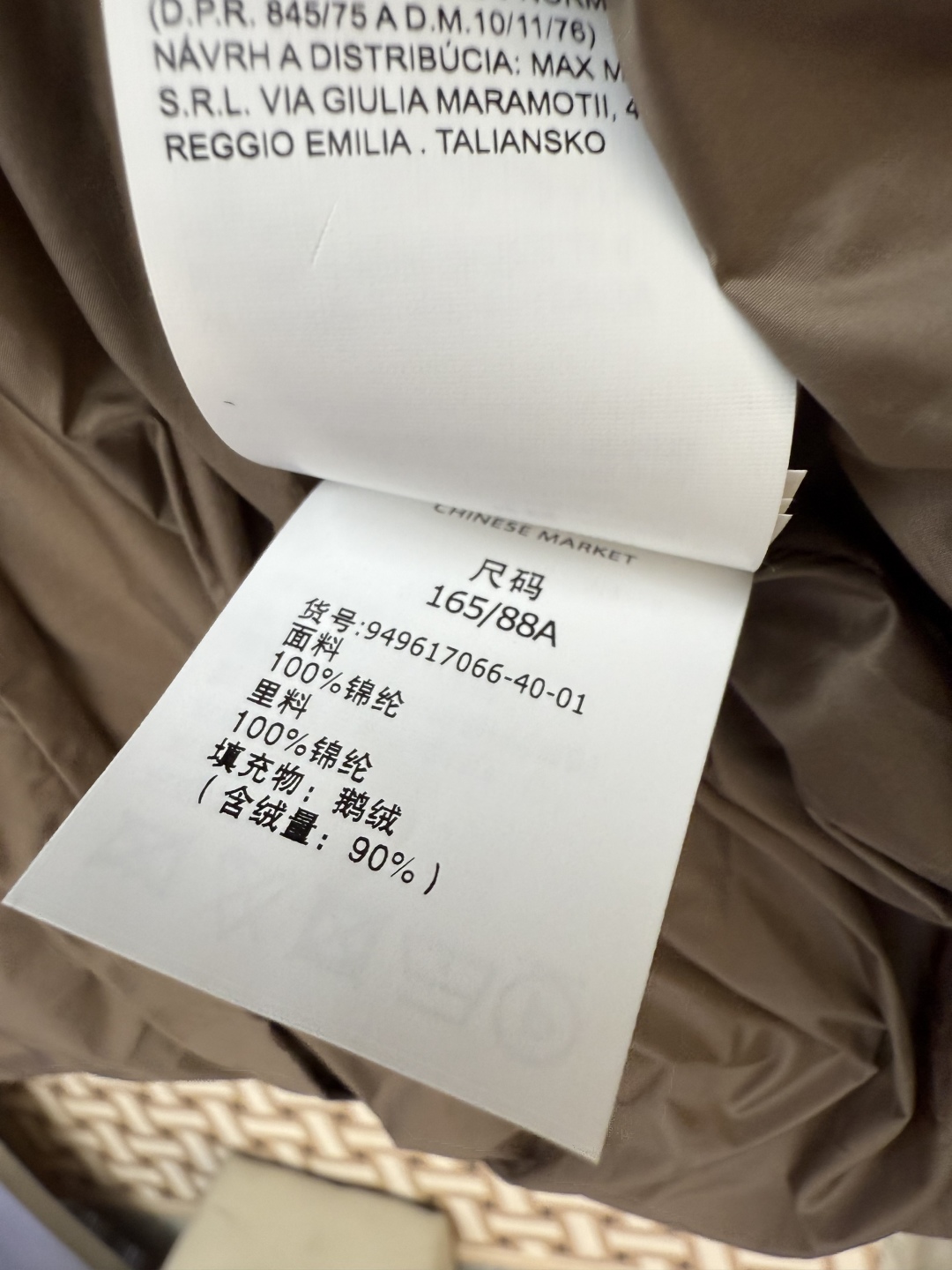M629#新款羽绒服⚠️2025。
Max 菱形格 90% 白鹅绒 带帽 修身款 定制腰带 长款 羽绒服