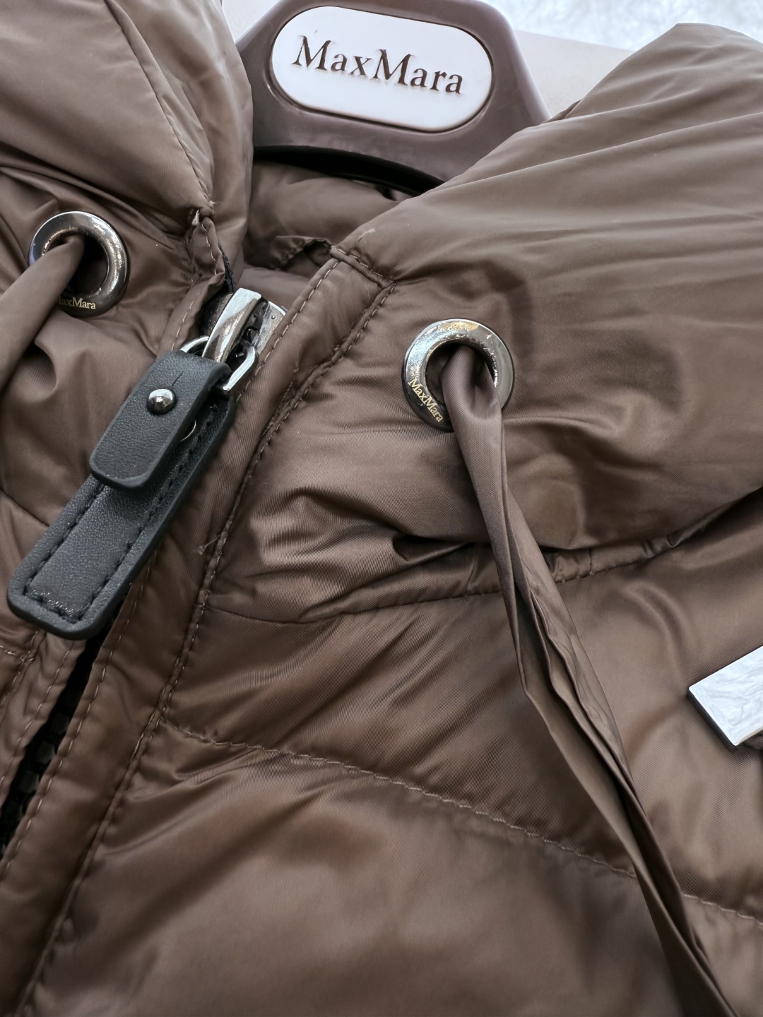 M238-L#新款羽绒服⚠️2024。
max mara  配原包装 原标高定版 羽绒长款鹅绒服  90