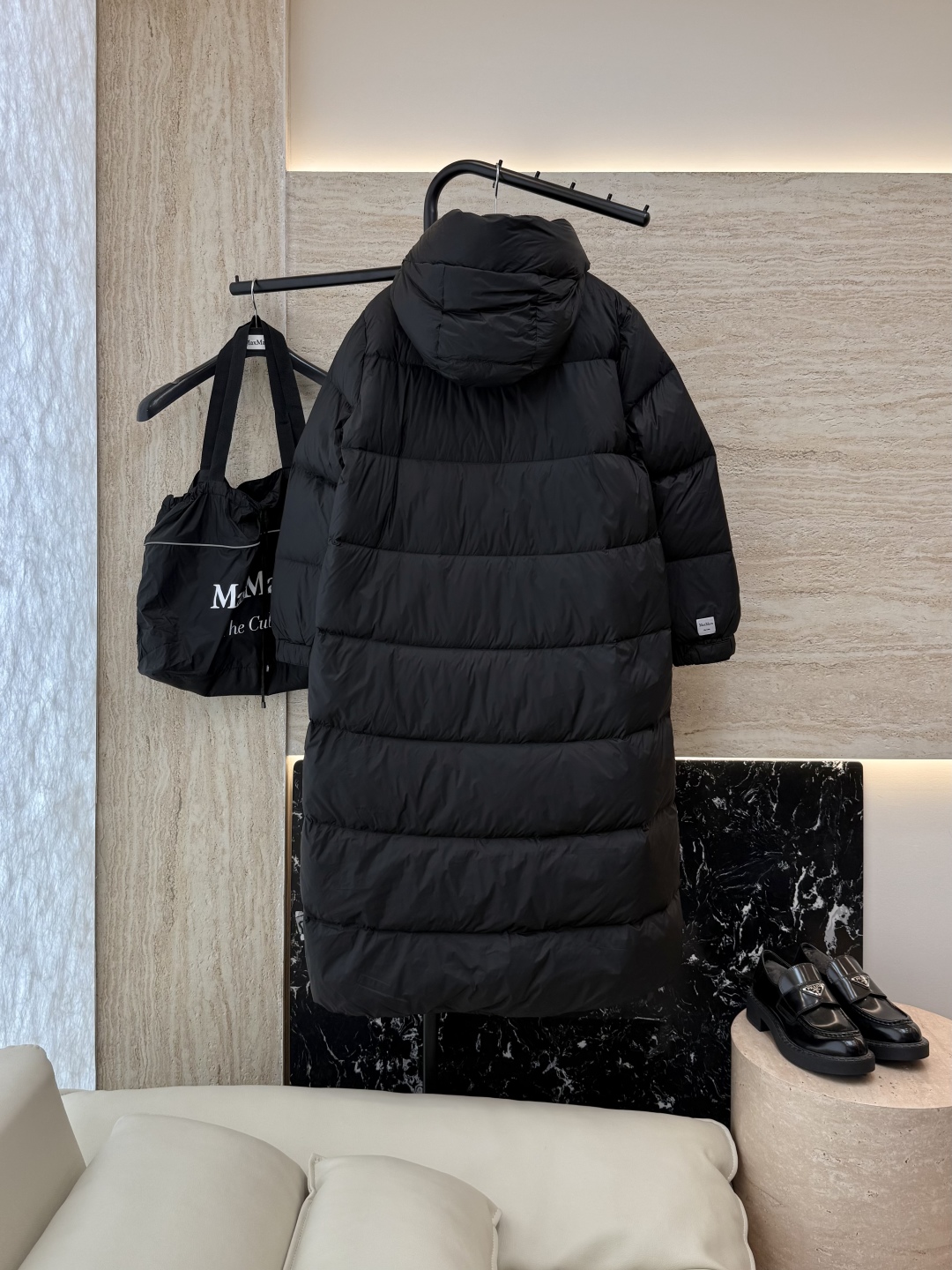 M238-L#新款羽绒服⚠️2024。
max mara  配原包装 原标高定版 羽绒长款鹅绒服  90