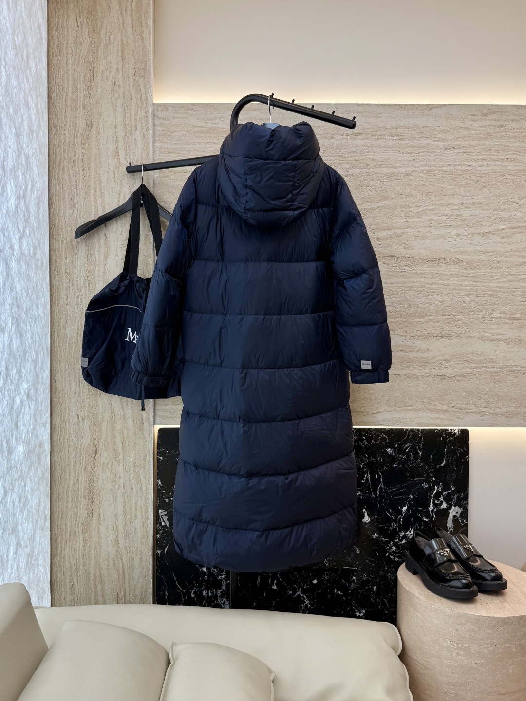 M238-L#新款羽绒服⚠️2024。
max mara  配原包装 原标高定版 羽绒长款鹅绒服  90