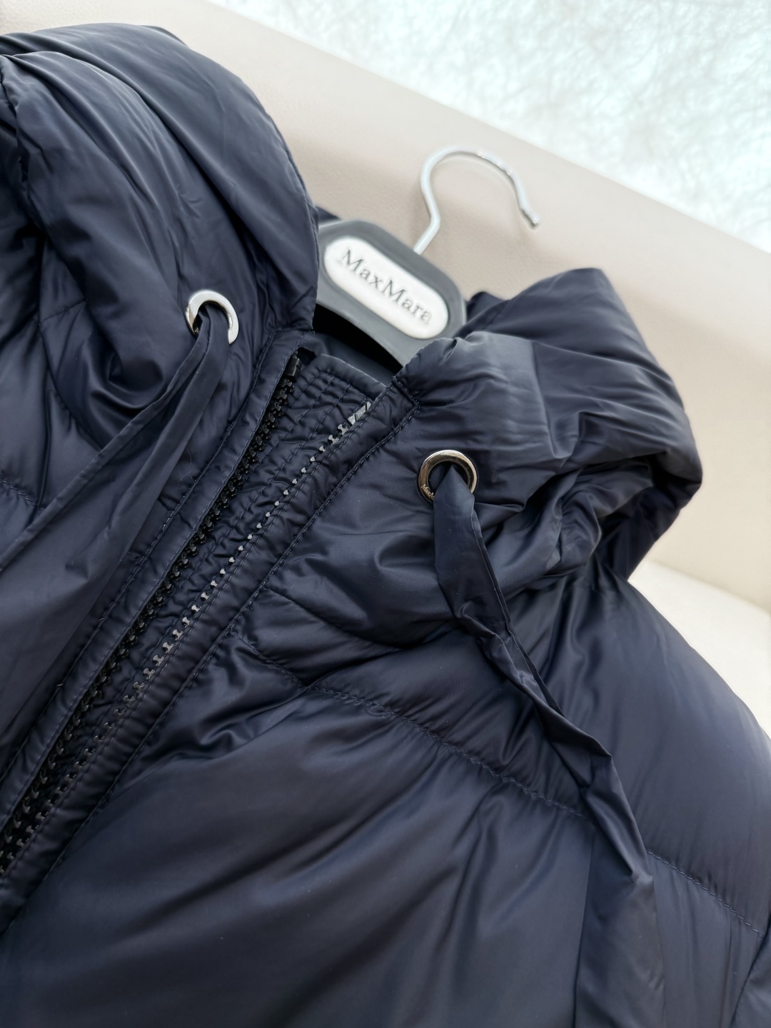 M238-L#新款羽绒服⚠️2024。
max mara  配原包装 原标高定版 羽绒长款鹅绒服  90