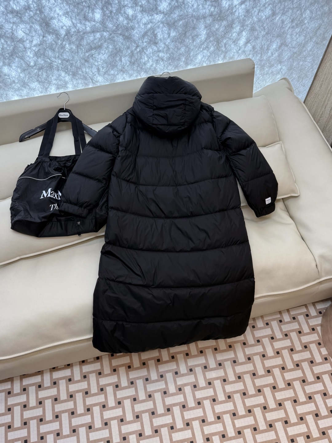 M238-L#新款羽绒服⚠️2024。
max mara  配原包装 原标高定版 羽绒长款鹅绒服  90