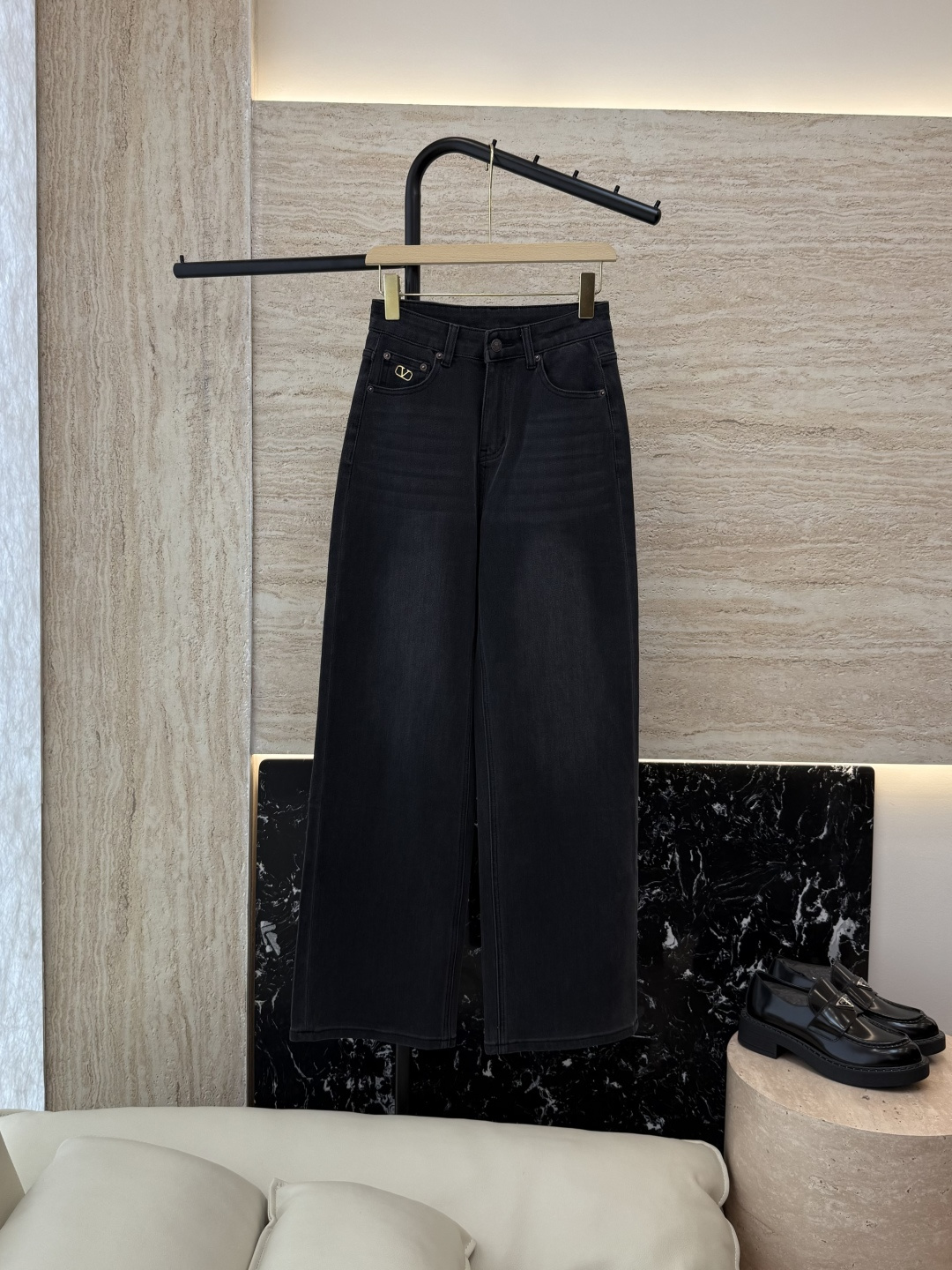 NO:466037,CX0127# new style jeans valentino letter embroidery denim cotton slim jeans dark gray blue size 26-30, valentino, jeans, alexander wang19860909CX0127#新款牛仔裤 valentino 字母刺绣 牛仔棉显瘦牛仔裤 深灰色 蓝色 26-30码,,valentino,jeans,alexander wang,Women's clothing