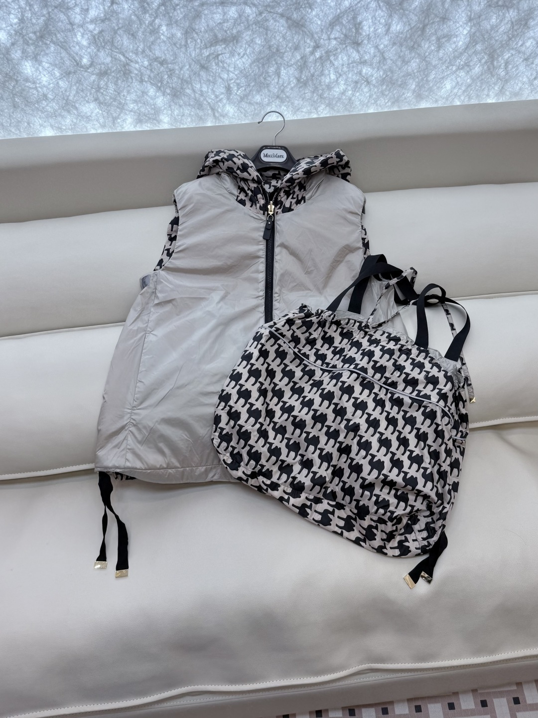 M309-YH#新款驼绒服⚠️🌾 Max拉链款 48% 骆驼绒 4%桑蚕丝 进口面料 骆驼绒棉服 两面穿 驼色 黑色 M309-YH#新款驼绒服⚠️🌾 Max拉链款 48% 骆驼绒 4%桑蚕丝 进口面料 骆驼绒棉服 两面穿 驼色 黑色