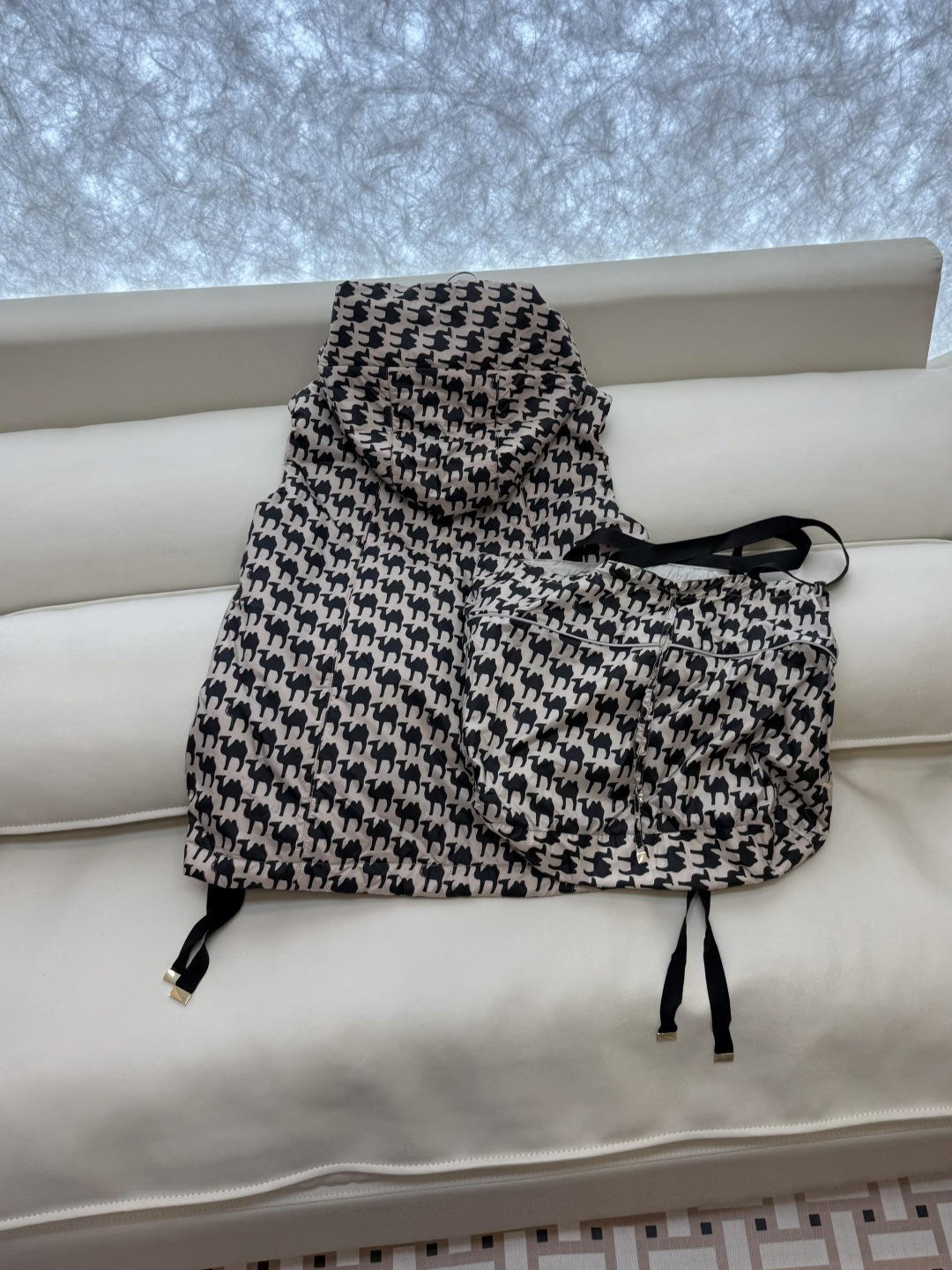 M309-YH#新款驼绒服⚠️🌾 Max拉链款 48% 骆驼绒 4%桑蚕丝 进口面料 骆驼绒棉服 两面穿 驼色 黑色 M309-YH#新款驼绒服⚠️🌾 Max拉链款 48% 骆驼绒 4%桑蚕丝 进口面料 骆驼绒棉服 两面穿 驼色 黑色