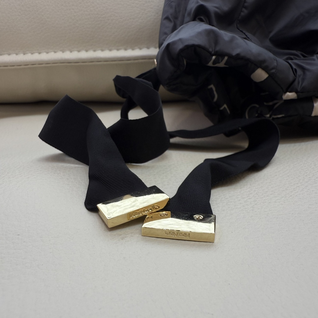M309-YH#新款驼绒服⚠️🌾 Max拉链款 48% 骆驼绒 4%桑蚕丝 进口面料 骆驼绒棉服 两面穿 驼色 黑色 M309-YH#新款驼绒服⚠️🌾 Max拉链款 48% 骆驼绒 4%桑蚕丝 进口面料 骆驼绒棉服 两面穿 驼色 黑色