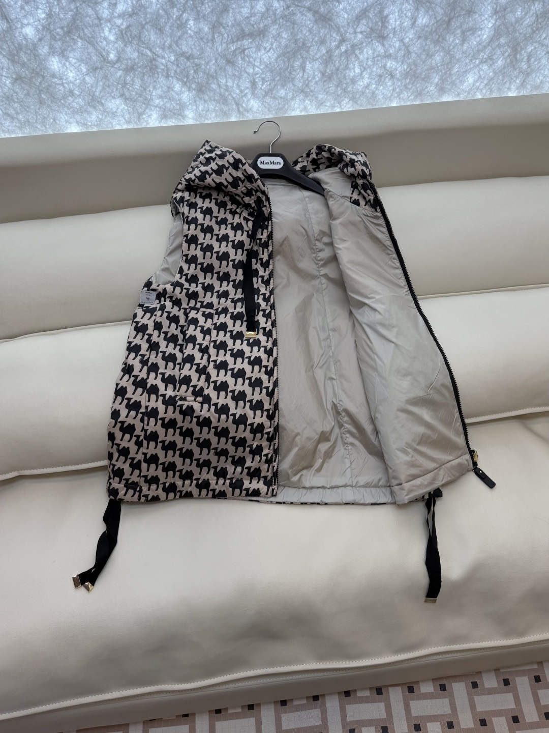 M309-YH#新款驼绒服⚠️🌾 Max拉链款 48% 骆驼绒 4%桑蚕丝 进口面料 骆驼绒棉服 两面穿 驼色 黑色 M309-YH#新款驼绒服⚠️🌾 Max拉链款 48% 骆驼绒 4%桑蚕丝 进口面料 骆驼绒棉服 两面穿 驼色 黑色