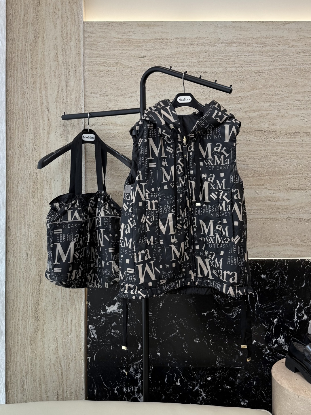 NO:462101,With dust bag M309-YH# new camel velvet jacket Max zipper style 48 camel velvet 4 mulberry silk Imported fabric camel velvet cotton jacket Two-sided wear camel black 38/40/42 size (PS This price includes primary color high-quality cloth bag storage bag),,alexander wang19860909配防尘袋M309-YH#新款驼绒服 Max拉链款 48 骆驼绒 4桑蚕丝 进口面料 骆驼绒棉服 两面穿 驼色 黑色 38/40/42 码（PS此价格含原色高品质布包收纳袋）,,alexander wang,Women's clothing