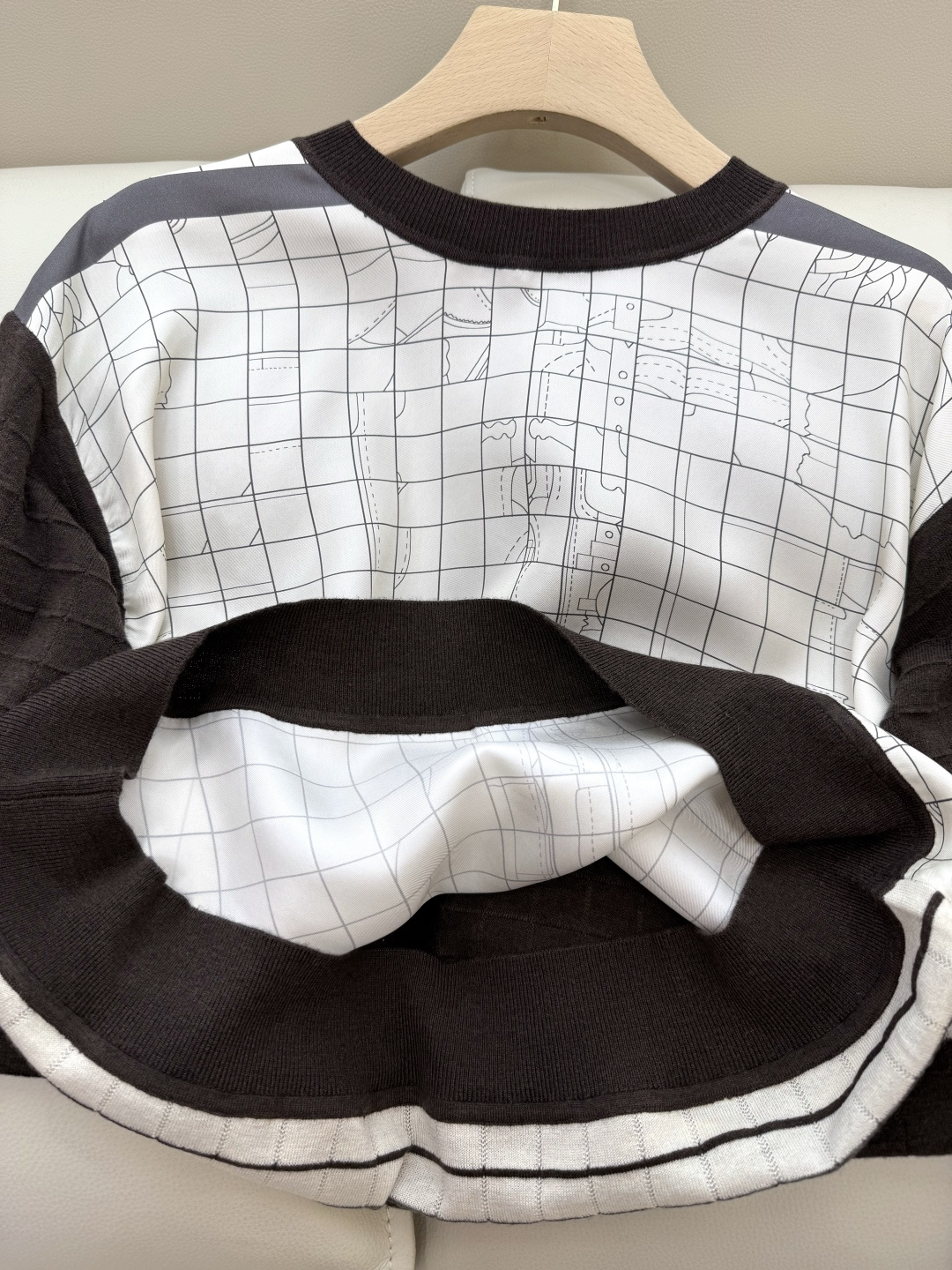 H32562#新款上衣💕H家 爱马仕 100% 真丝印花拼接长袖针织羊毛上两色S- X L